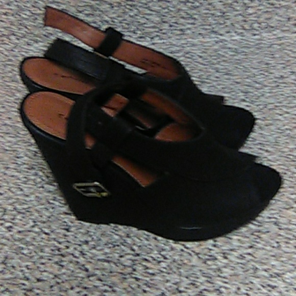 Chinese Laundry - Picture 3 of 3